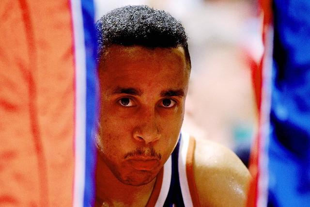 猛龙将退役卡特15号球衣 队史首个被退役号码