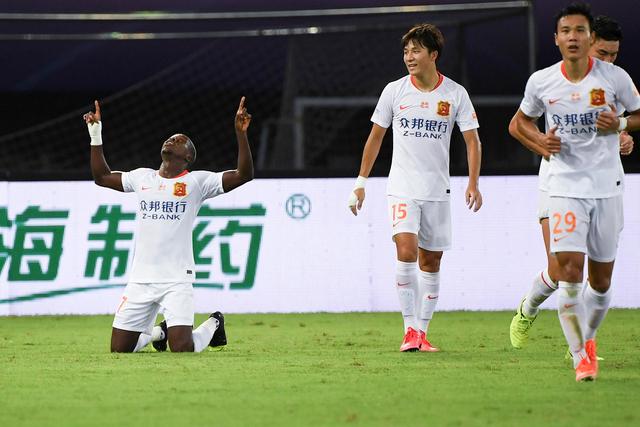 詹姆斯末节超神单节19分 湖人逆天翻盘胜快船