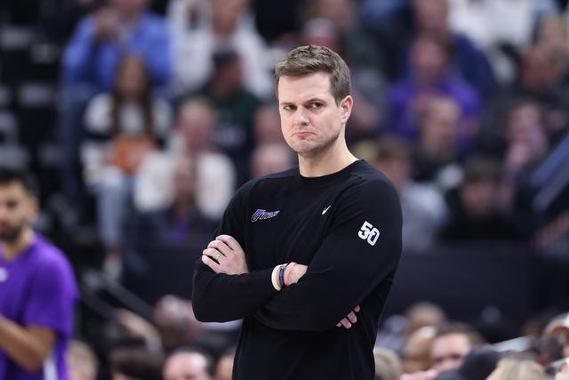 锡安28分字母哥空砍35+14 鹈鹕险胜雄鹿